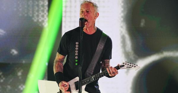 “狗狗大师”：金属乐队在演唱会上被狡猾的“四条腿粉丝”加入