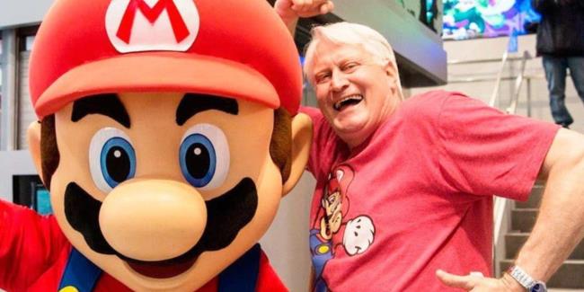 Charles Martinet poses beside Mario