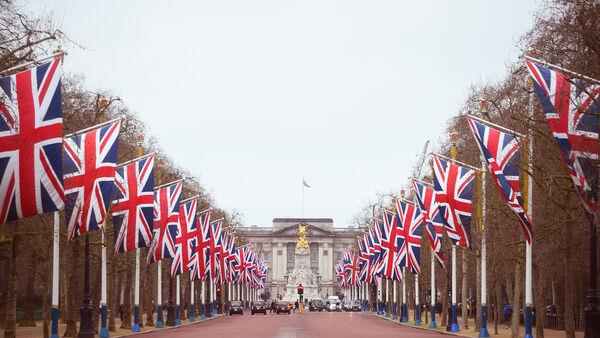一本关于王室的新书称，凯特对梅根“冷漠”，威廉对梅根“势利”