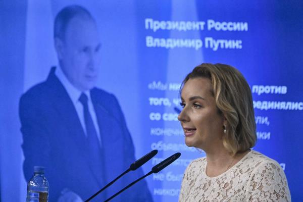 为了遣返Bogdan Ermokhin，一个被驱逐到俄罗斯的马里乌波尔孤儿