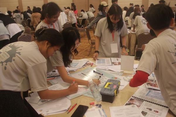 Participating students working on the activities during the first Positive Teens workshop.