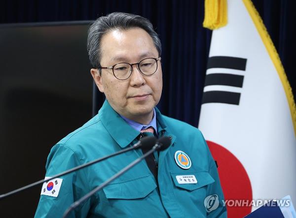 一些实习医生在长期罢工中返回医院