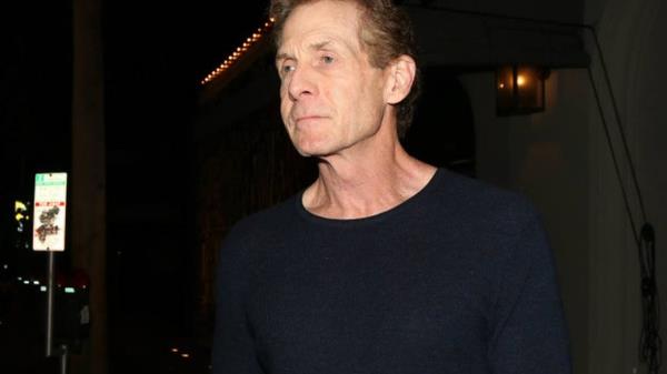 《无可争议》导演斯基普·贝勒斯首演《梦之队》取得积极成果